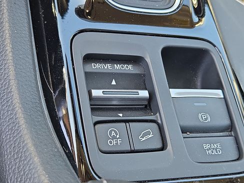 Used 2025 Honda Pilot Touring image 25