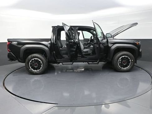 Used 2025 Toyota Tacoma TRD Off-Road AWD/4WD image 37