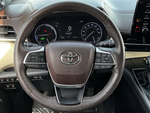 Used 2021 Toyota Sienna Platinum image 11