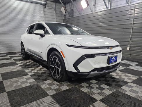 Used 2025 Chevrolet Equinox EV LT image 3