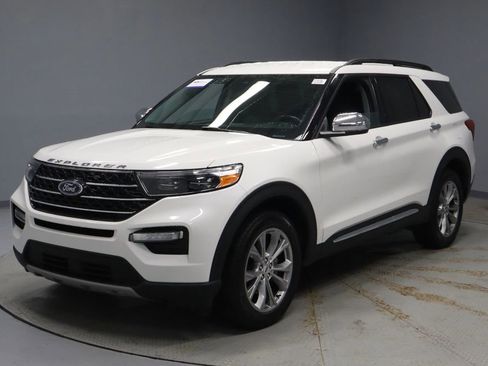 Used 2023 Ford Explorer XLT w/ Equipment Group 202A AWD/4WD image 7