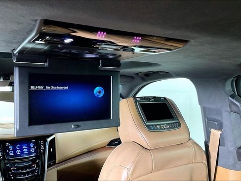 Used 2017 Cadillac Escalade Platinum AWD/4WD image 33
