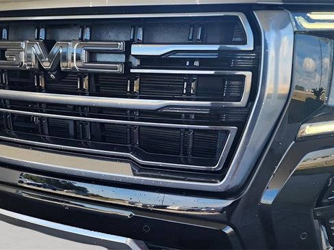 Used 2022 GMC Yukon AT4 w/ AT4 Premium Package image 2