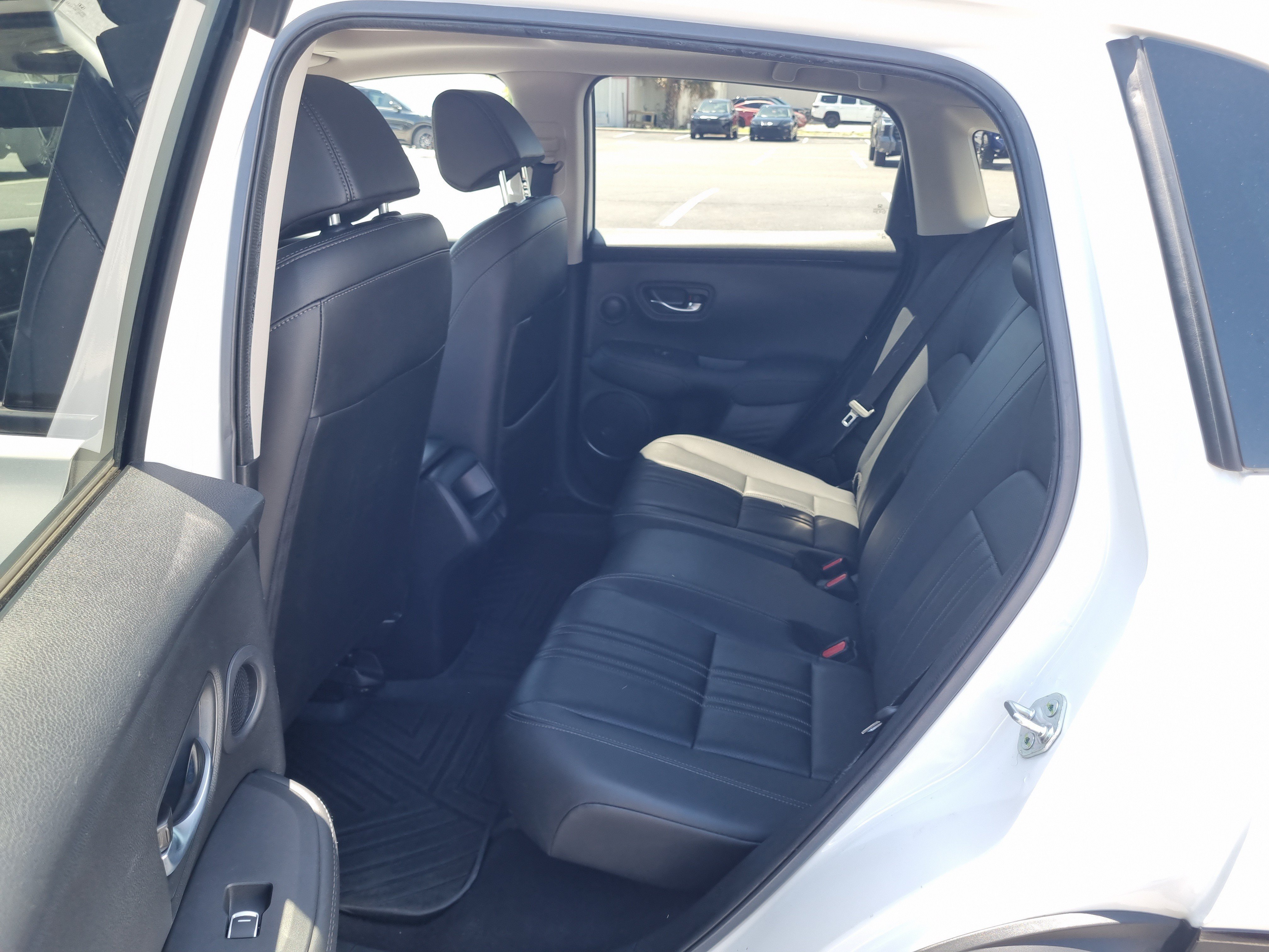 Used 2024 Honda HR-V EX-L image 9
