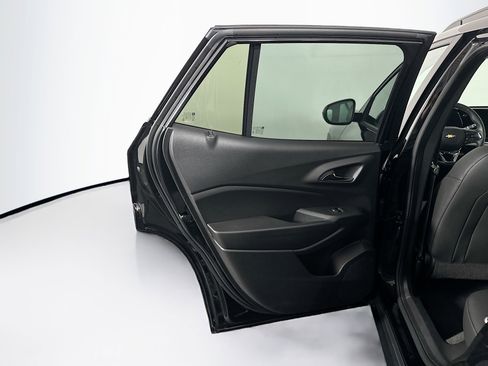 Used 2025 Chevrolet Trax LT w/ LT Convenience Package image 24