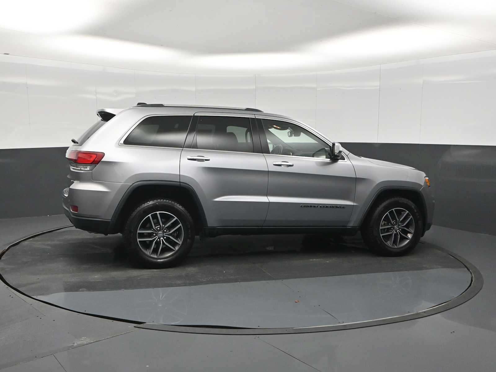 Used 2021 Jeep Grand Cherokee Limited w/ Luxury Group II AWD/4WD image 9