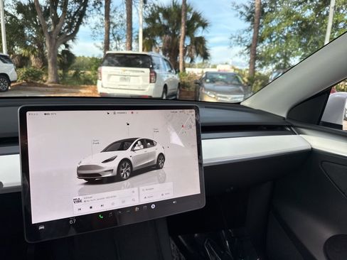 Used 2023 Tesla Model Y Long Range image 36