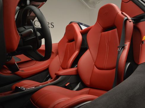 Used 2019 McLaren 570S Spider RWD image 25