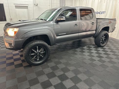 Used 2015 Toyota Tacoma 4x4 Double Cab w/ TRD Sport Package image 5