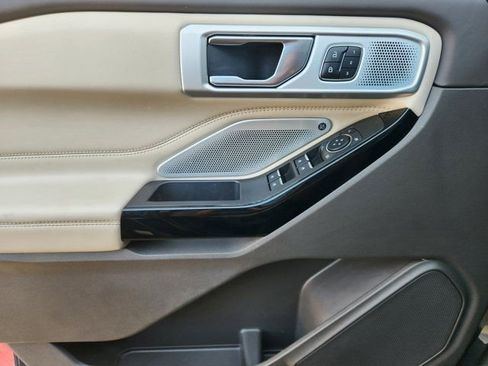 Used 2023 Ford Explorer Platinum w/ Premium Technology Package image 26