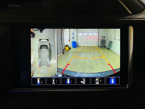 Used 2022 GMC Yukon XL Denali image 16