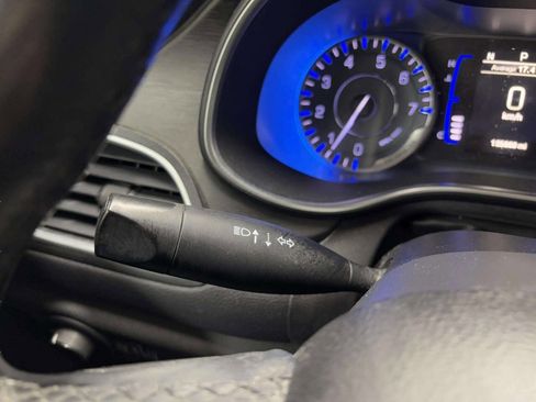 Used 2015 Chrysler 200 Limited w/ Convenience Group image 32