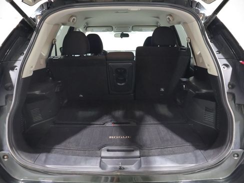Used 2018 Nissan Rogue SV w/ Premium Package AWD/4WD image 4