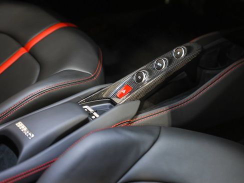Used 2020 Ferrari F8 Tributo RWD image 33