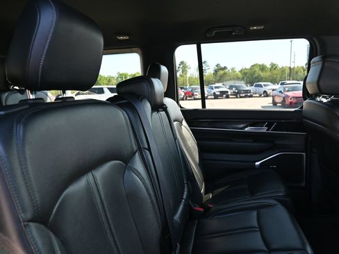 Used 2024 Jeep Wagoneer 4WD image 22