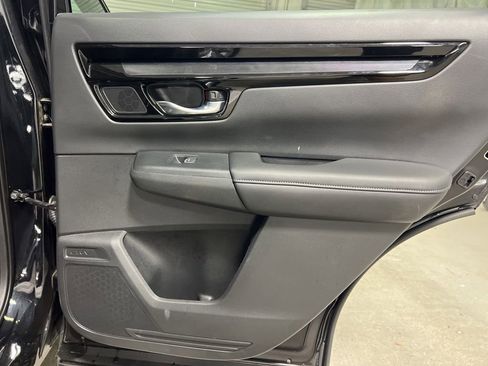Used 2025 Honda CR-V EX-L image 12