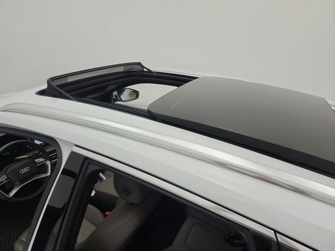 Used 2025 Audi Q5 Premium Plus w/ Premium Plus AWD/4WD image 11