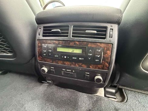 Used 2015 Toyota Land Cruiser image 30