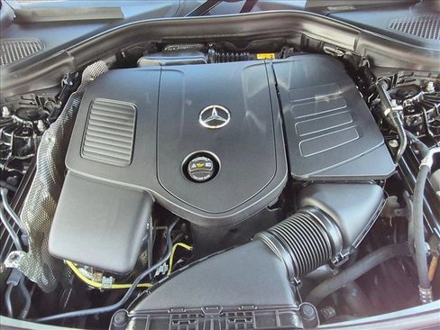 Used 2025 Mercedes-Benz GLC 350e 4MATIC image 23