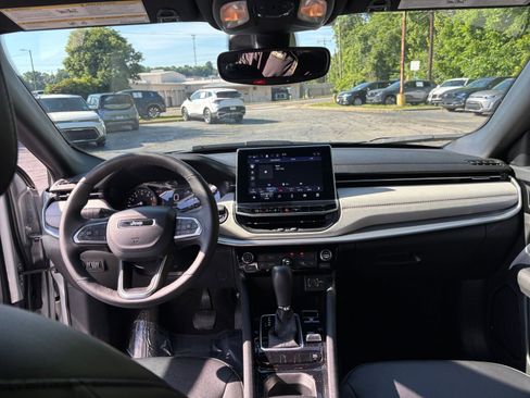 Used 2025 Jeep Compass Limited AWD/4WD image 28