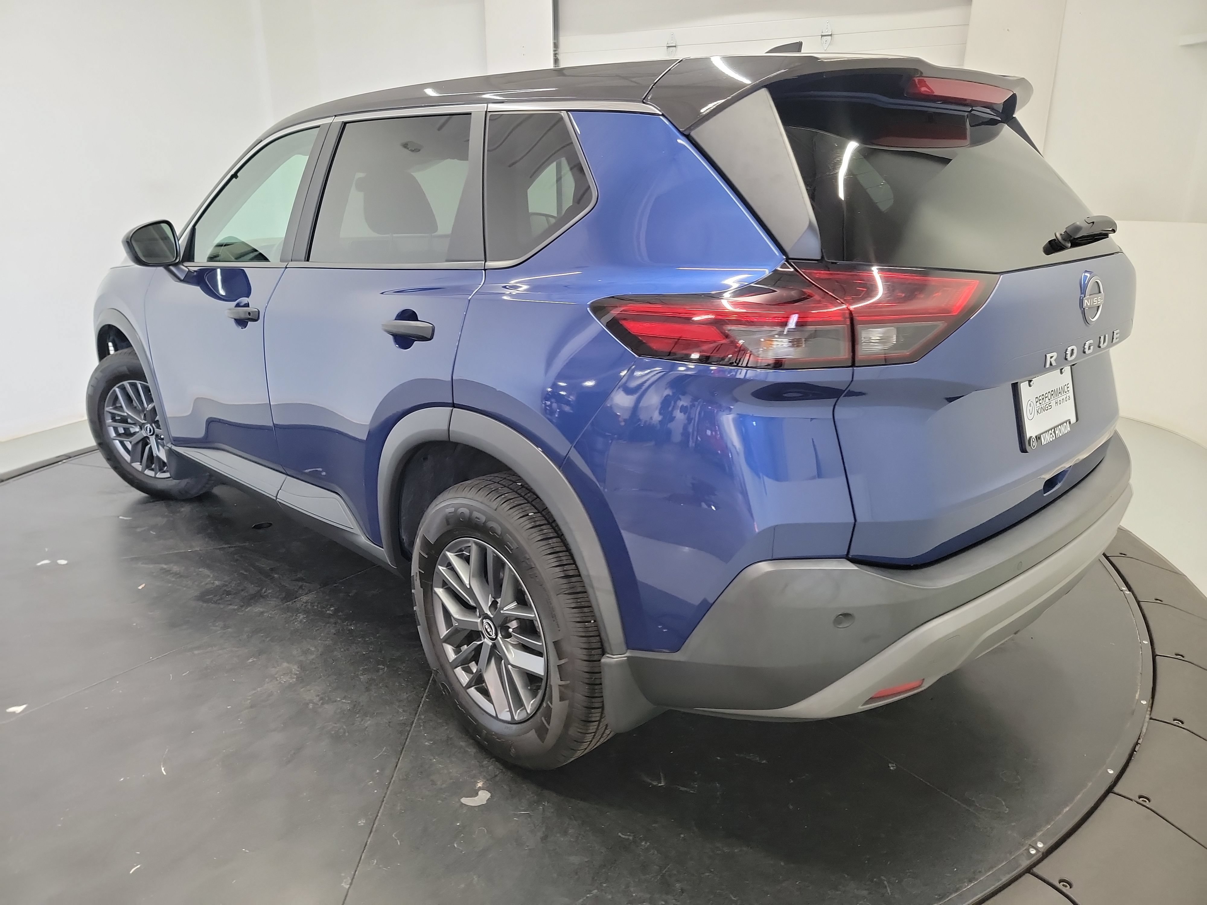 Used 2023 Nissan Rogue S FWD image 9