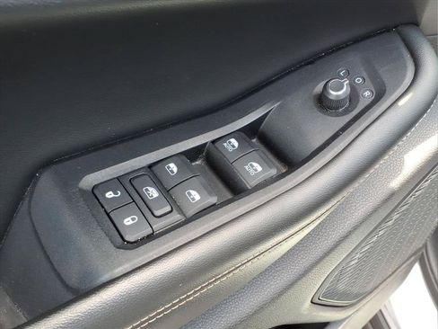 Used 2023 Jeep Grand Cherokee Laredo AWD/4WD image 17