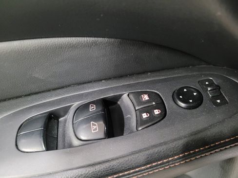 Used 2020 Nissan Pathfinder SL AWD/4WD image 27