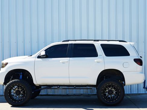 Used 2016 Toyota Sequoia SR5 image 48