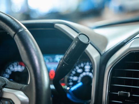 Certified 2020 Ford F150 Lariat image 39