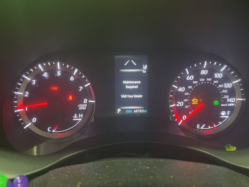 Used 2021 Toyota Highlander L image 2