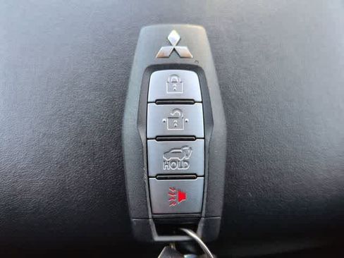 Used 2024 Mitsubishi Outlander SE image 36
