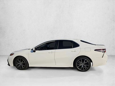 Used 2021 Toyota Camry SE FWD image 7