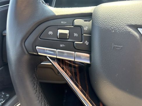 Used 2024 Cadillac Escalade Premium Luxury image 36