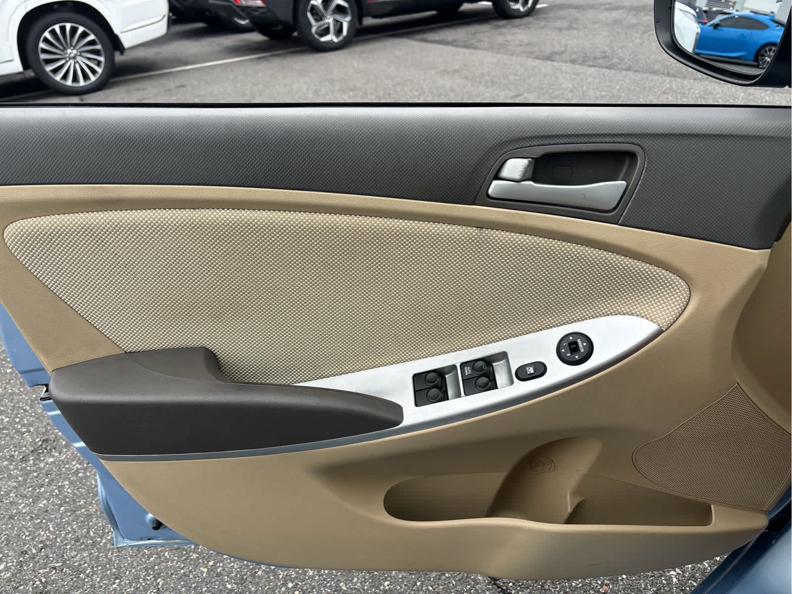 Used 2012 Hyundai Accent GLS FWD image 18