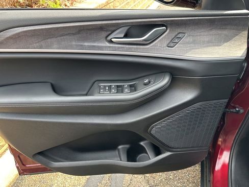 Used 2025 Jeep Grand Cherokee Limited w/ Black Appearance Package image 42