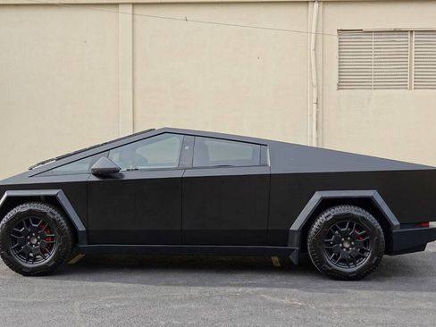 Used 2024 Tesla Cybertruck AWD Crew Cab image 9