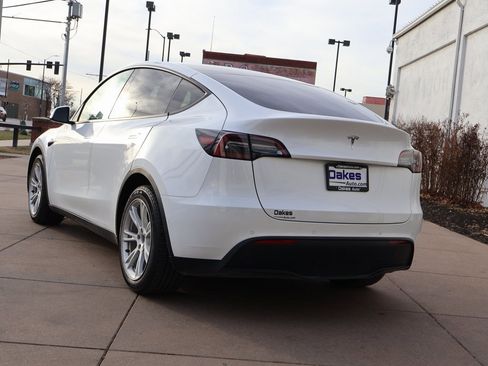 Used 2021 Tesla Model Y Long Range image 5