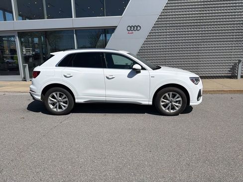 Used 2025 Audi Q3 2.0T Premium w/ Convenience Package AWD/4WD image 2