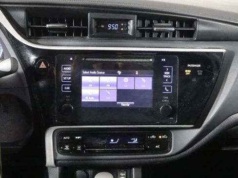 Used 2017 Toyota Corolla LE w/ Carpet Mat Package (TMS) FWD image 24