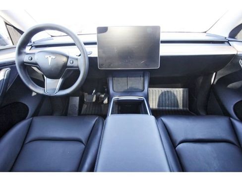 Used 2025 Tesla Model Y Long Range image 8