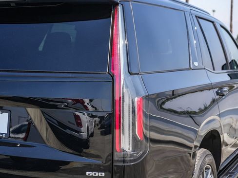 Used 2024 Cadillac Escalade Sport AWD/4WD image 10