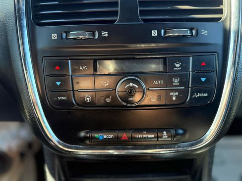Used 2017 Dodge Grand Caravan GT FWD image 18
