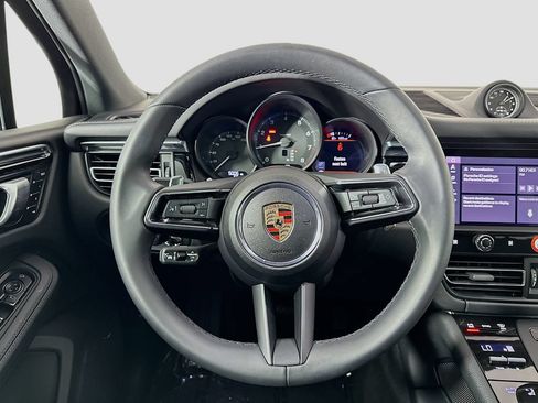 Certified 2025 Porsche Macan AWD/4WD image 12