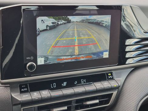 Used 2025 Toyota Camry SE FWD image 18