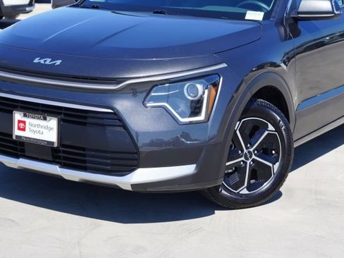 Used 2025 Kia Niro EX FWD image 6