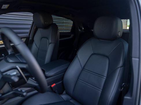 Certified 2026 Porsche Cayenne Coupe AWD/4WD image 10