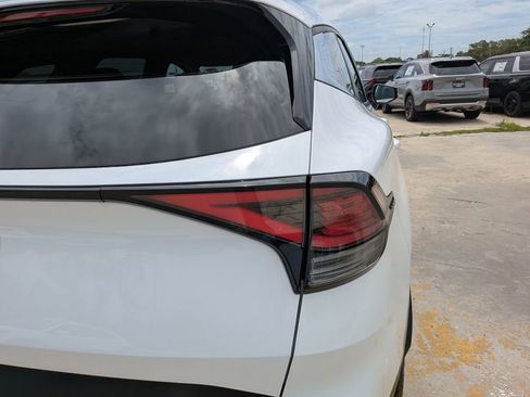 Certified 2023 Kia Sportage EX FWD image 11