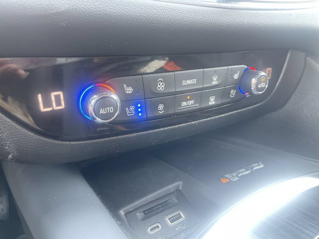Used 2024 Buick Enclave Premium AWD/4WD image 30
