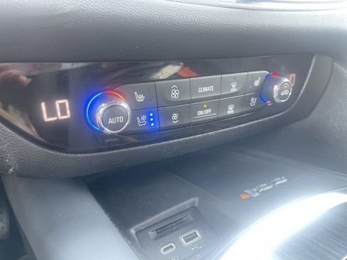 Used 2024 Buick Enclave Premium AWD/4WD image 30