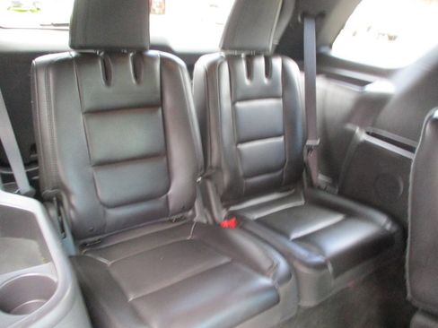 Used 2013 Ford Explorer XLT AWD/4WD image 26